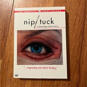 Nip/Tuck Season 1. DVD. 13 episodes. 5 disks.